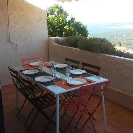 Les Emeraudes Apartment *